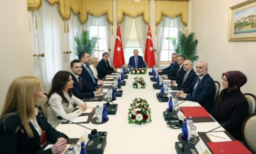 Erdogan pret në takim kryediplomatët nga Ballkani, pjesëmarrëse edhe Gërvalla e Spiropali – Presidenca turke jep detaje  