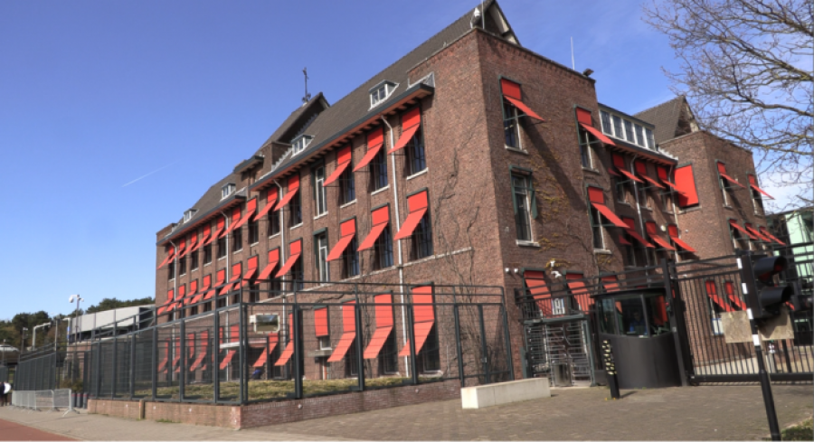 Specialja  Ligjëratat nuk përfshijnë përmbajtje politike apo ideologjike