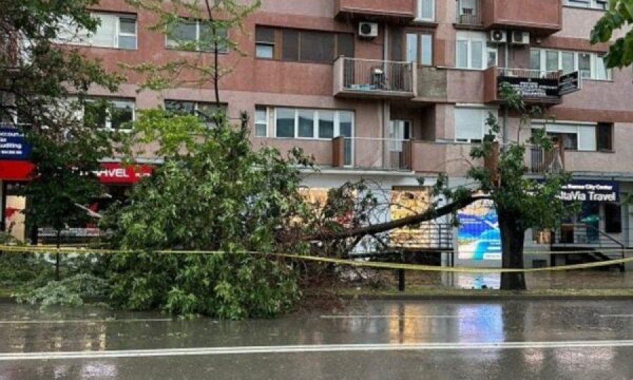 Paralajmërimet për erëra të forta në Prishtinë  drejtori i Emergjencave  Ekipet janë në terren  jemi duke bërë kontrolle