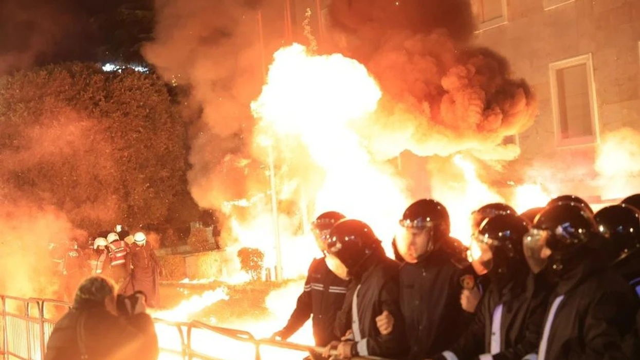 Protesta e opozitës  Policia  Disa efektivë policie të lënduar