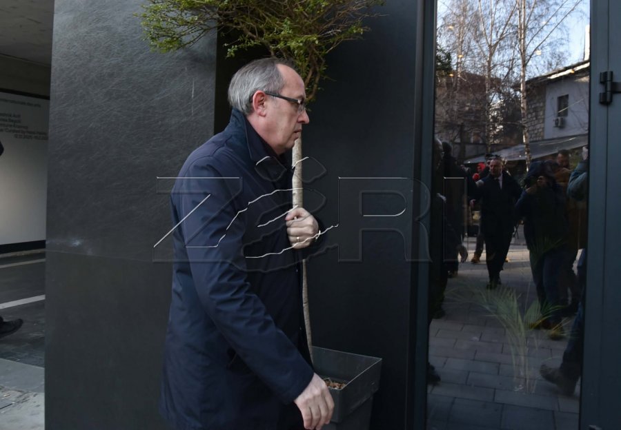 Hoti synon ta drejtojë LDK në  kërkon besimin e strukturave të partisë