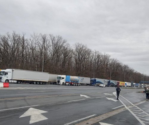 Transportuesit rajonalë bllokojnë kufijtë me BE-në, Kosova në vështirësi