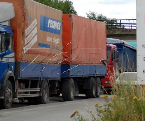 Nga sot ndërpritet qarkullimi i kamionëve në të gjitha pikat kufitare me Serbinë