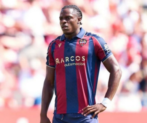 Barcelona e rivalizon Man Utd për talentin e Levantes