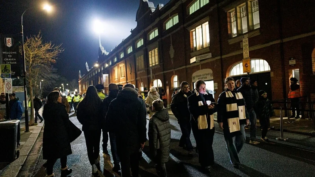 Dy tifozë të Chelseat përfundojnë në spital në Napoli, klubi anglez paralajmëron mbështetësit