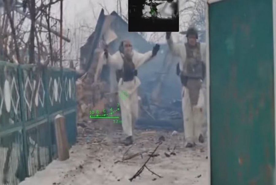 Kapen momente kur Roboti ukrainas me inteligjencë artificiale kap tre ushtarë rusë  video 