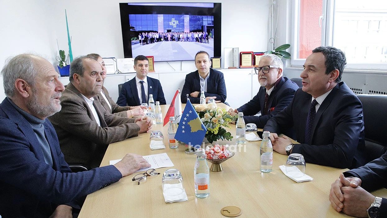Kurti: Ka rënie të largimit të mjekëve nga Kosova, më pak pacientë dërgohen jashtë vendit