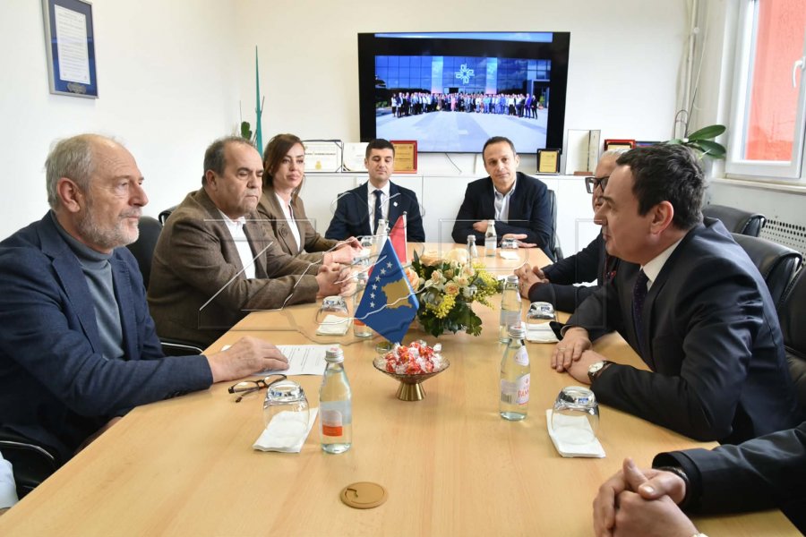 Kurti viziton Odën e Mjekëve të Kosovës