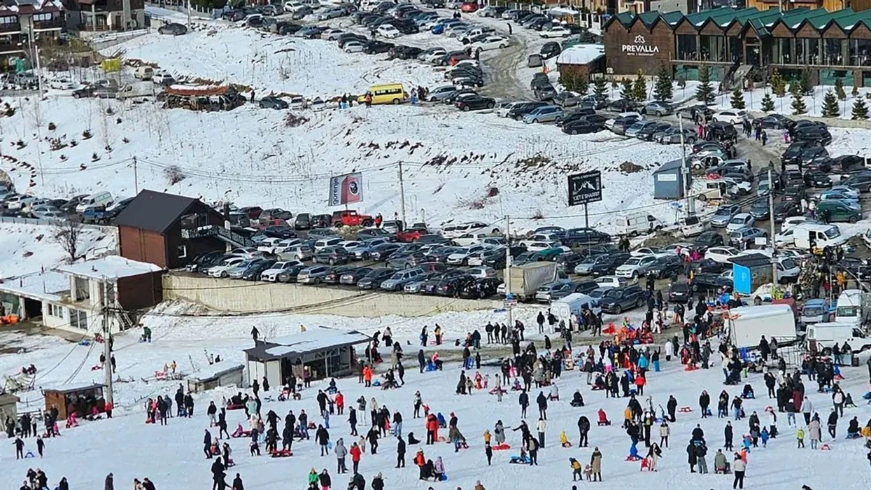 Nga Tirana drejt borës, Kosova “pushtohet” nga turistët shqiptar në fundjavë