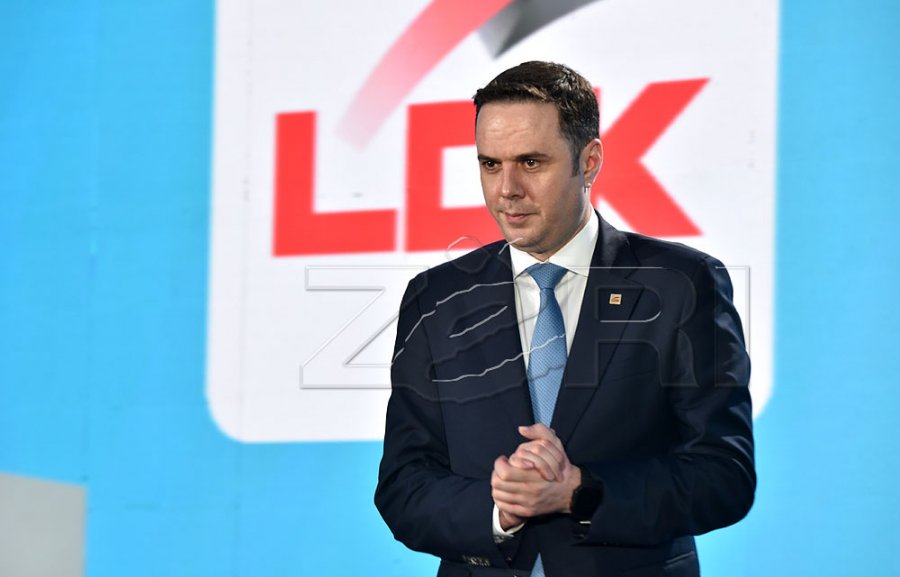 Abdixhiku me postim: Sot nuk kemi arsye për triumf por për vetëdije