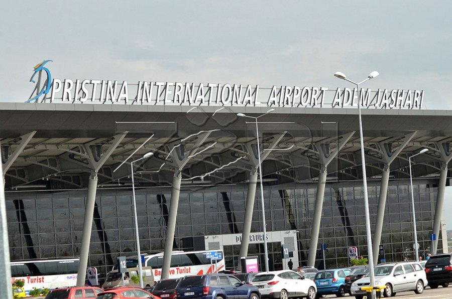 Aeroplani nga Gjeneva vonon aterimin në Prishtinë  shkak moti i keq