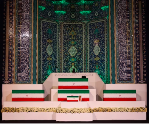 Irani i jep lamtumirën Khameneit me ceremoni pesëditore