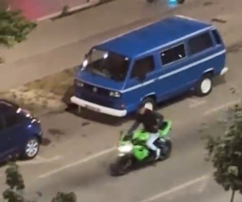 Policia gjobit një motoçiklist për zhurmë dhe prishje të rendit publik në Prishtinë