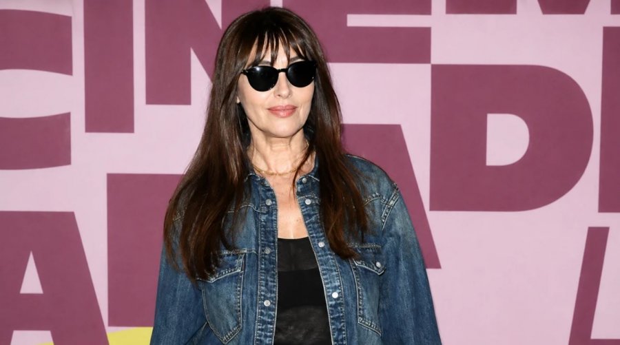 Monika Bellucci ndryshoi stilin nga rrënjët  shfaqet me xhins dhe duket dhjetë vjet më e re