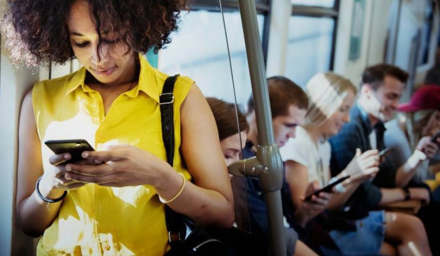 Postimet në rrjetet sociale nxisin zilinë mes femrave