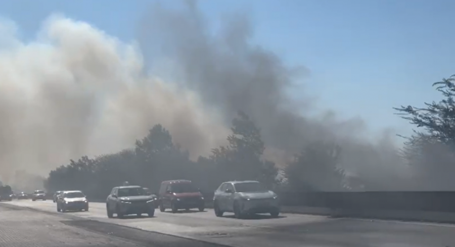 Bllokohet autostrada Durrës Tiranë  mbulohet nga tymi i zjarrit në Shijak