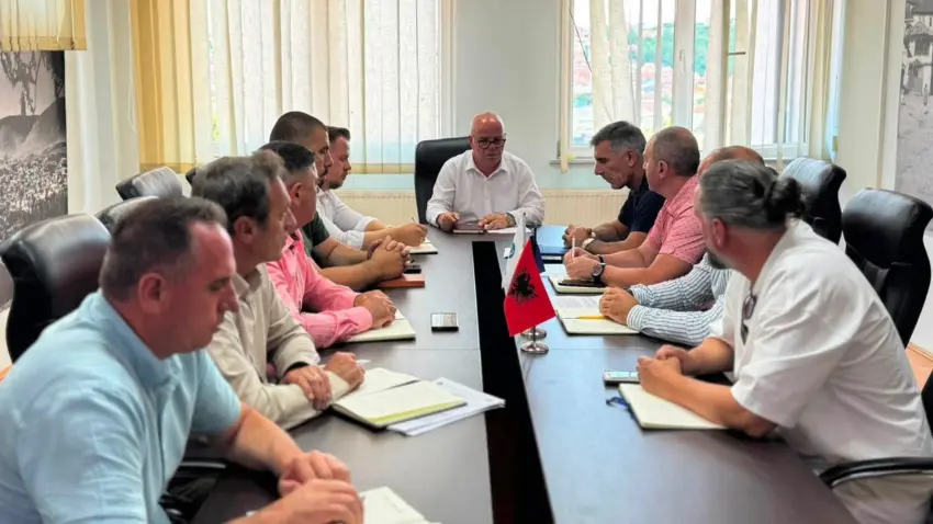 Problemet me ujin në Rahovec, Latifi takon drejtuesit e KRU “Gjakova”