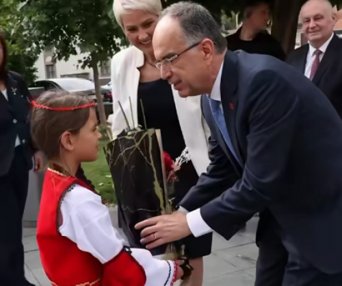 Begaj: I inkurajova liderët të bashkohen për interesin kombëtar, ua garantova mbështetjen e Shqipërisë
