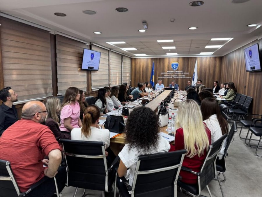 Fillojnë punën 37 zyrtarë ligjorë në gjykatat e Republikës së Kosovës, veç 4 meshkuj