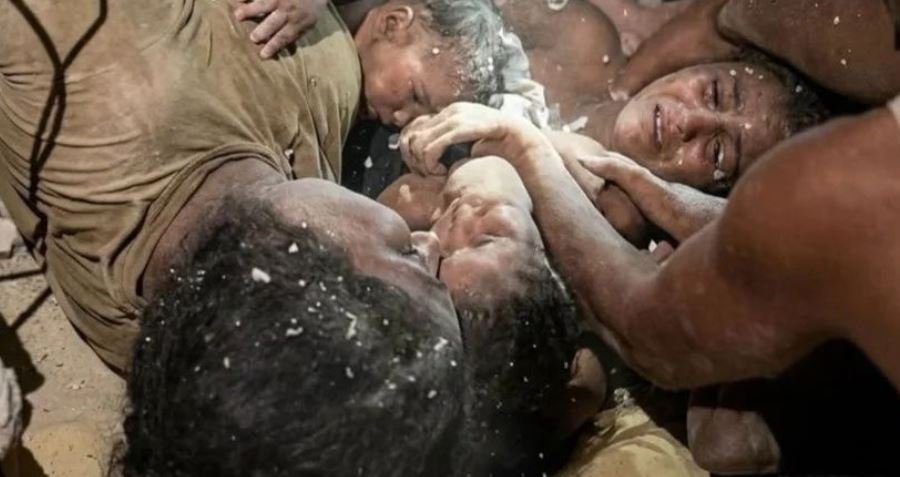 Mrekulli nën rrënoja - nëna dhe fëmijët nxirren të gjallë 11 ditë pas tërmetit në Venezuelë [video]