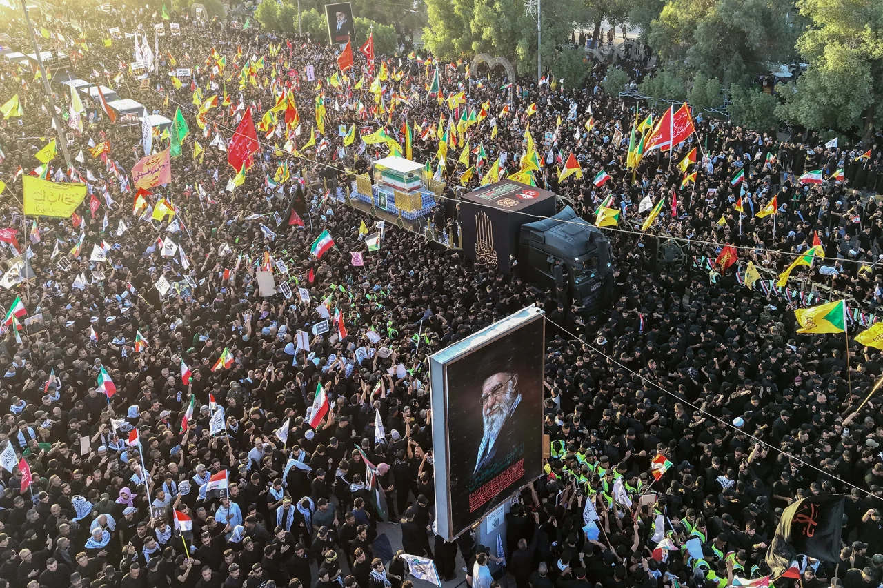 procesioni-mortor-i-khameneit-kalon-ne-irak-mijera-persona-marrin-pjese