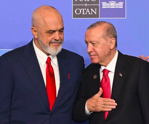 I buzëqeshur krah Erdoganit, Rama ndan foto nga Samiti i NATO-s në Turqi