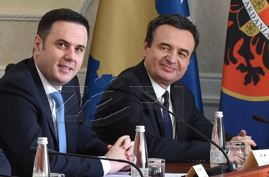 Kurti u dërgon ftesa për takim liderëve të partive politike