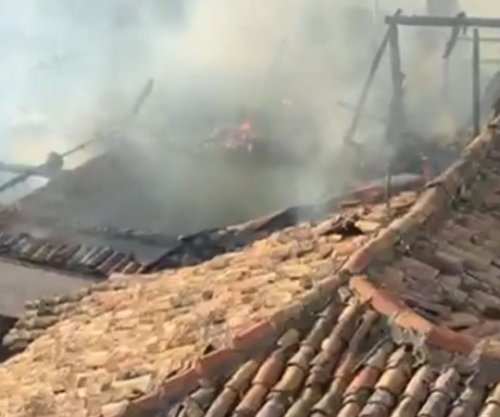 Zjarr në një banesë në qendër të Durrësit, zjarrfikëset në vendngjarje