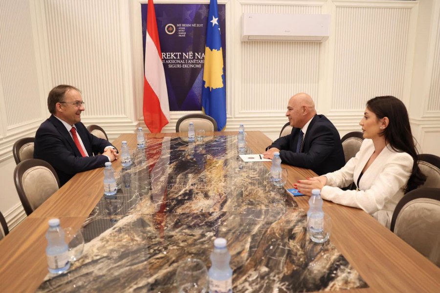 Gjini pret në takim ambasadorin e Austrisë  e falënderon për mbështetjen ndaj Kosovës