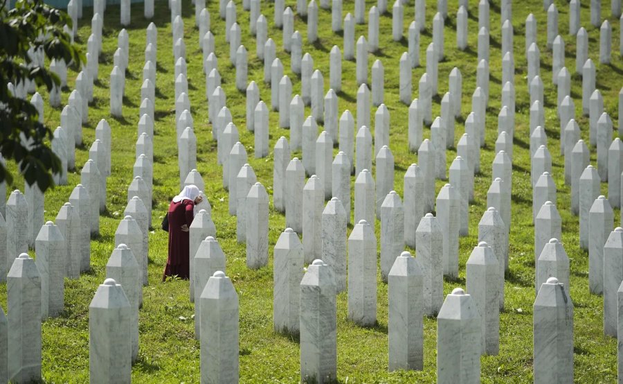 Turqia kujton Srebrenicën, thotë se mbetet zë i të shtypurve – edhe i Kosovës