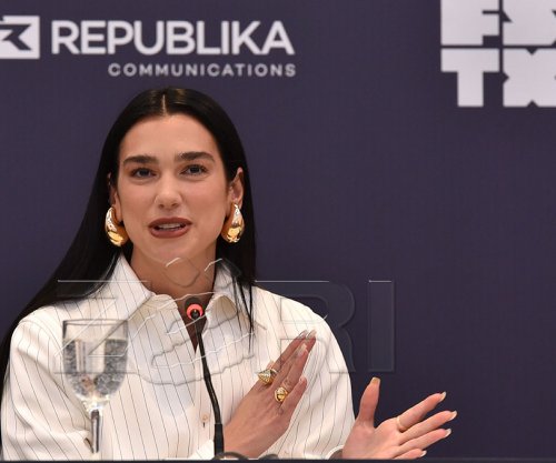 Dua Lipa fton Lea Ypin në podcast, diskuton për historinë dhe situatën aktuale në Shqipëri
