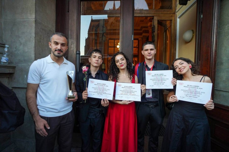 Haxhiu uron Orkestrën “Amadeus” për suksesin në festivalin ndërkombëtar në Pragë