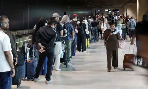 Alarm në aeroporte: Sistemi i ri i BE shkakton vonesa masive