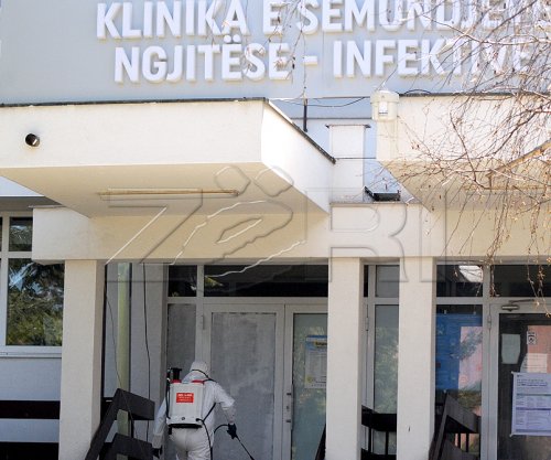 Helmimi në një piceri në kryeqytet, QKUK-ja: Rreth 70 pacientë kërkuan ndihmë mjekësore