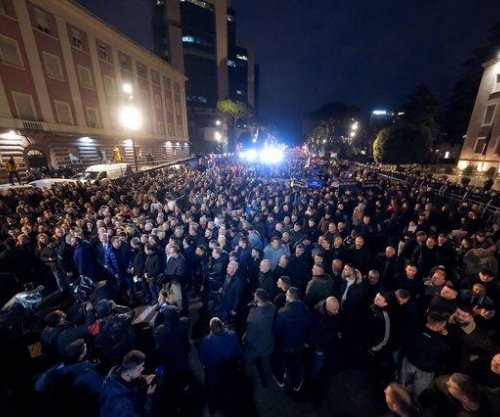 Protesta në Tiranë hyn në ditën e 45-të, kërkohet dorëheqja e qeverisë
