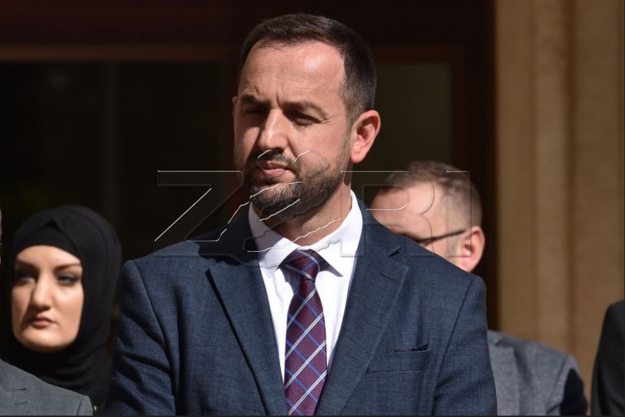 vajza-e-visar-korenices-po-lufton-me-nje-semundje-te-rende-te-afermit-apelojne-per-ndihme