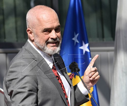 Lufta me zjarret në Shqipëri, Rama premton një pagë ekstra për trupat e Ministrisë së Mbrojtjes