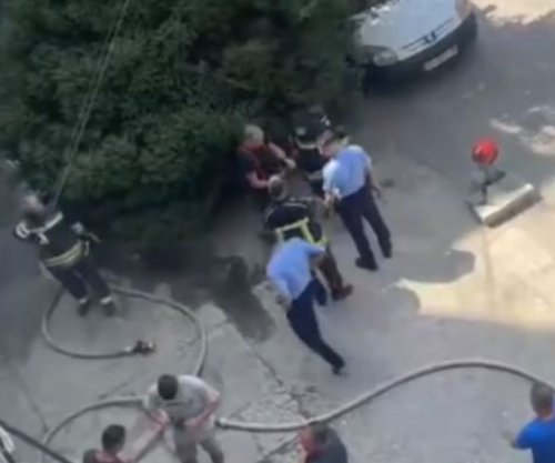Përfshihet nga flakët një banesë në Pejë [video]