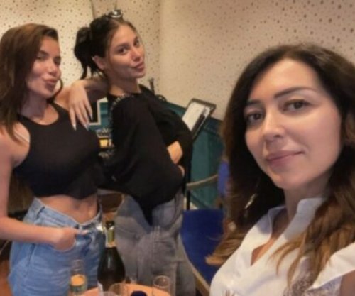 Tayna dhe Dhurata Dora në studio, shtohen dyshimet për bashkëpunimin e parë