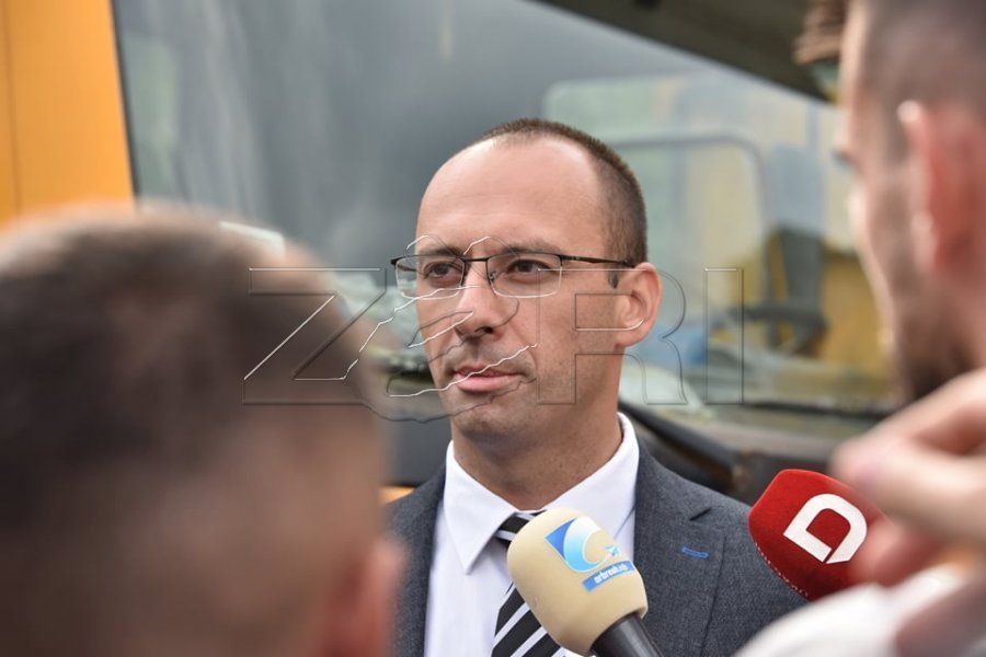 Simiqi vazhdon narrativën e Beogradit, sulmon Rashiqin dhe institucionet e Kosovës me akuza të pabaza