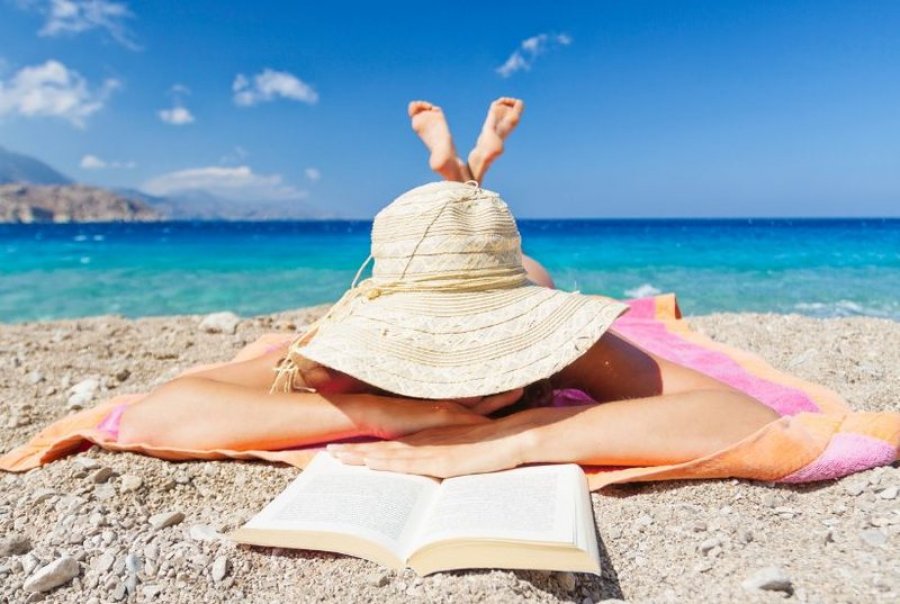 temperaturat-e-larta-dermatologia-keshillon-oraret-kur-te-beni-plazh