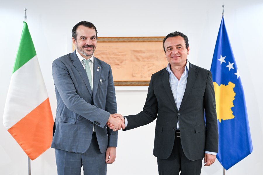 Kurti kërkon mbështetje nga ambasadori irlandez për statusin e vendit kandidat në BE