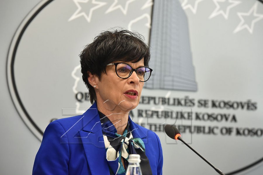 Komisionarja Kos shpreh habi që Paunoviqi vazhdon të jetë ministre