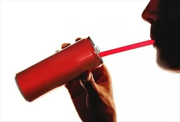 Anglia ndalojë shitjen e pijeve energjike për personat nën 16 vjeç