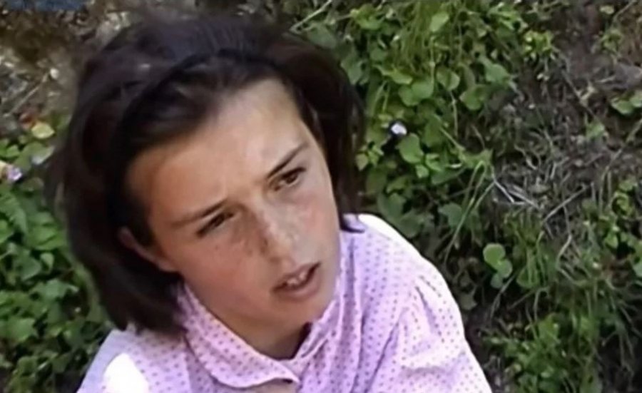 “Ma vranë babanë para syve”, rrëfimi tronditës i 11-vjeçares për Masakrën e Hallaqit të Vogël