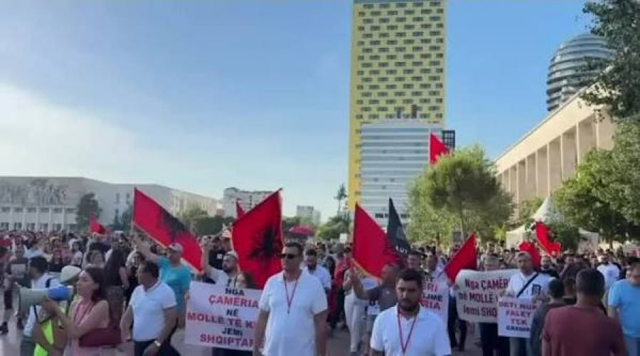 Qytetarët në ditën e 49 të të protestës kundër investimit në Zvërnec