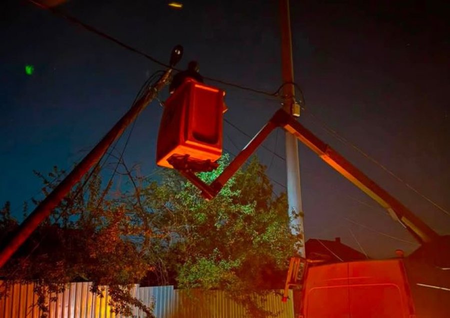 Intervenim pas erërave të fuqishme në Busi të Prishtinës  largohen katër shtylla të dëmtuara