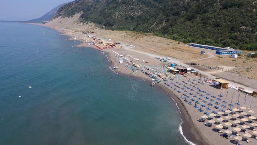 Panik në Shëngjin   nënë e bir rrezikojnë mbytjen  shpëtohen në momentin e fundit