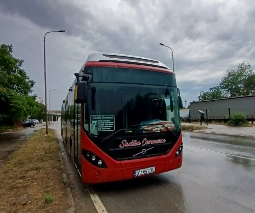 Qytetarët ankohen: Autobusët e linjës 7 nuk respektojnë oraret, udhëtarët në “Emshir” lihen të presin në shi
