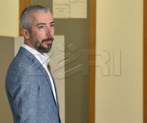 Atiqi shpërthen me fyerje në gjuhën serbe, pas dekretit të Haxhiut